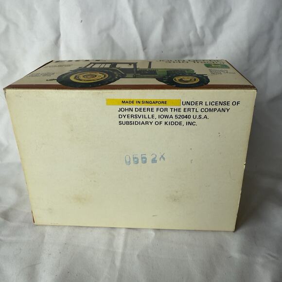 Ertl 1/32 John Deere 3140 Tractor with Cab - Picture 5 of 5